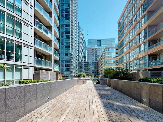 233 - 21 Iceboat Terr, Condo with 1 bedrooms, 1 bathrooms and 0 parking in Toronto ON | Image 2