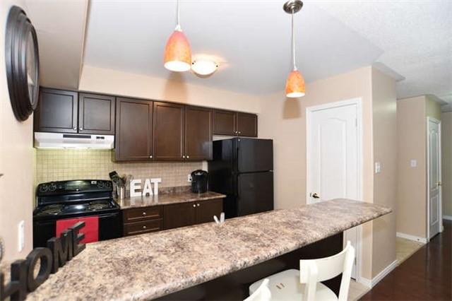 208 - 300 Spillsbury Dr, Condo with 2 bedrooms, 1 bathrooms and 1 parking in Peterborough ON | Image 9