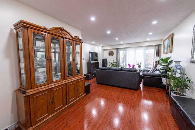 138 Kingswood Dr, House semidetached with 3 bedrooms, 3 bathrooms and 3 parking in Brampton ON | Image 23