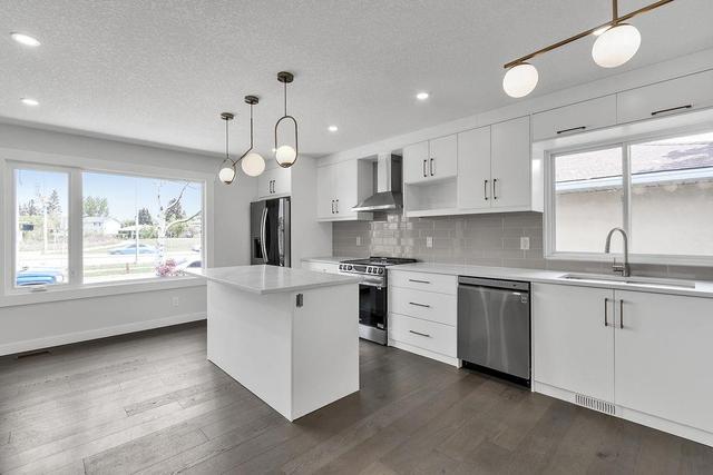 5039 Waverley Drive Sw, House detached with 4 bedrooms, 3 bathrooms and 2 parking in Calgary AB | Image 6