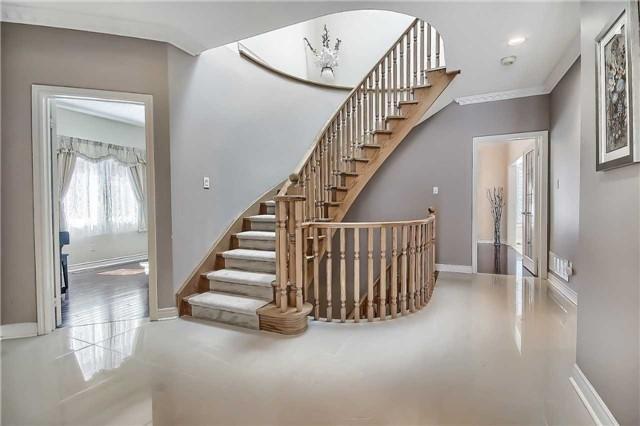 93 Clarendon Dr, House detached with 5 bedrooms, 5 bathrooms and 2 parking in Richmond Hill ON | Image 3