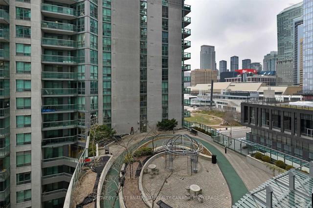 1001 - 30 Grand Trunk Cres, Condo with 1 bedrooms, 1 bathrooms and 0 parking in Toronto ON | Image 9