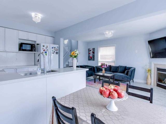 207 Bean Cres, House semidetached with 3 bedrooms, 3 bathrooms and 2 parking in Ajax ON | Image 2