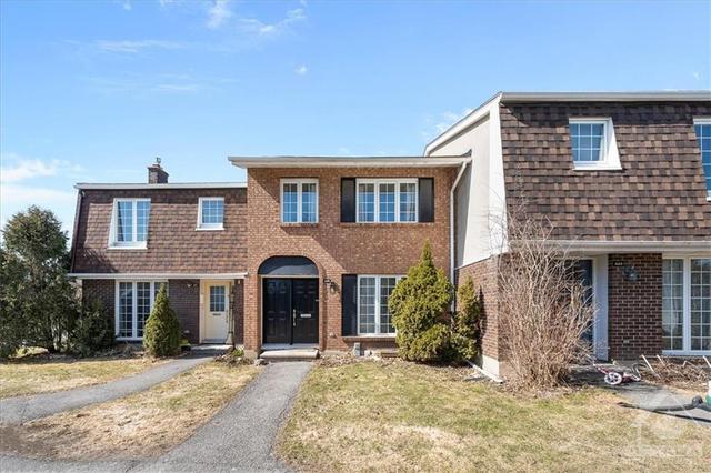 445 Kintyre Private, Townhouse with 4 bedrooms, 2 bathrooms and 1 parking in Ottawa ON | Image 1