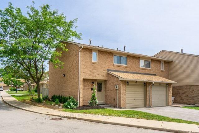 99 - 1542 Lancaster Dr, Condo with 3 bedrooms, 2 bathrooms and 3 parking in Oakville ON | Image 1
