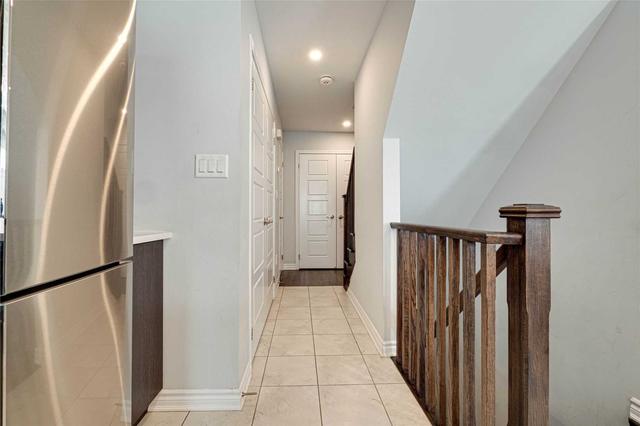 1575 Leblanc Crt, House attached with 3 bedrooms, 3 bathrooms and 3 parking in Milton ON | Image 10