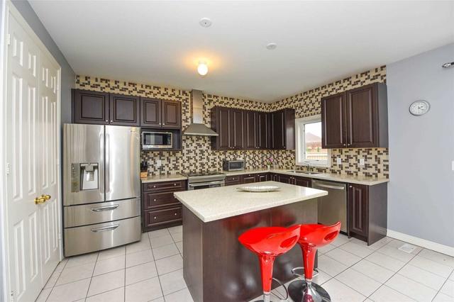147 Latania Blvd, House detached with 4 bedrooms, 6 bathrooms and 6 parking in Brampton ON | Image 3