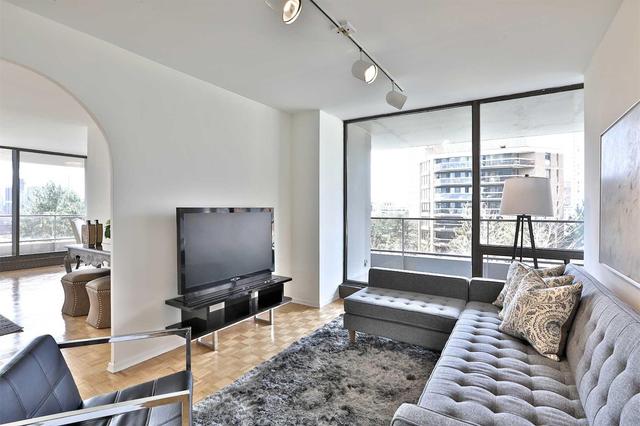 606 - 20 Avoca Ave, Condo with 2 bedrooms, 2 bathrooms and 1 parking in Toronto ON | Image 7