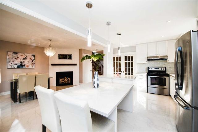 89 Roxanne Cres, House detached with 4 bedrooms, 4 bathrooms and 8 parking in Toronto ON | Image 2