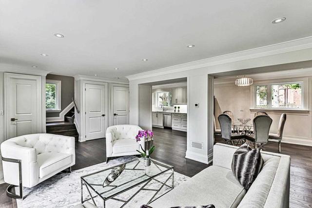 12 Stonedene Blvd, House detached with 5 bedrooms, 5 bathrooms and 6 parking in Toronto ON | Image 2
