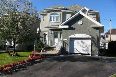 6218 Des Sizerins Rd, House detached with 3 bedrooms, 2 bathrooms and 2 parking in Laval QC | Card Image