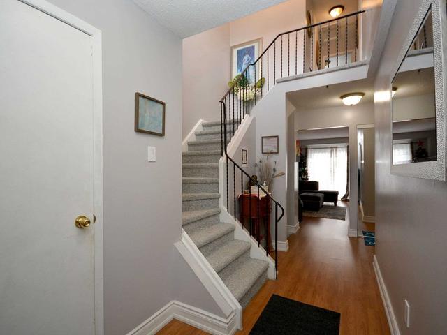 156 Enderby Cres, Townhouse with 3 bedrooms, 2 bathrooms and 2 parking in Brampton ON | Image 12