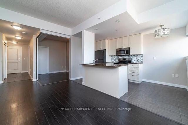 203 - 427 Aberdeen Ave, Condo with 1 bedrooms, 1 bathrooms and 0 parking in Hamilton ON | Image 2