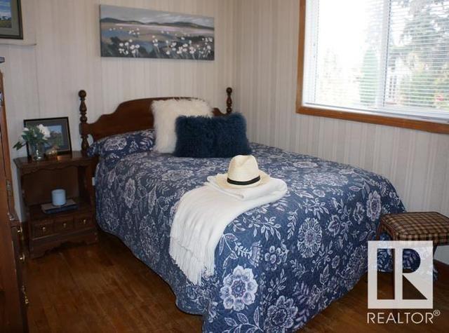 5003 50 Av, House detached with 2 bedrooms, 1 bathrooms and null parking in Thorhild County AB | Image 2