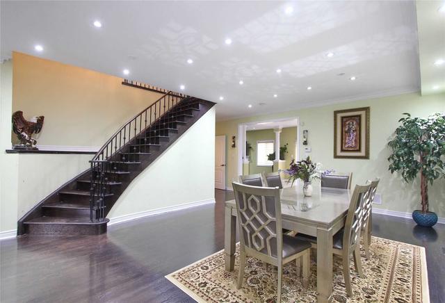 60 Runnymede Cres, House detached with 5 bedrooms, 6 bathrooms and 6 parking in Brampton ON | Image 25