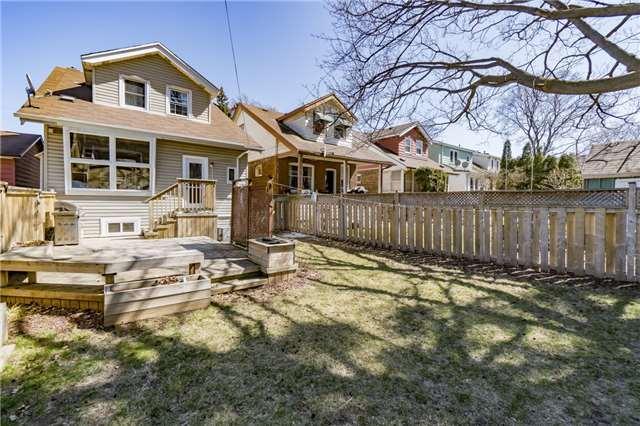 104 Rosslyn Ave S, House detached with 3 bedrooms, 2 bathrooms and 1 parking in Hamilton ON | Image 3