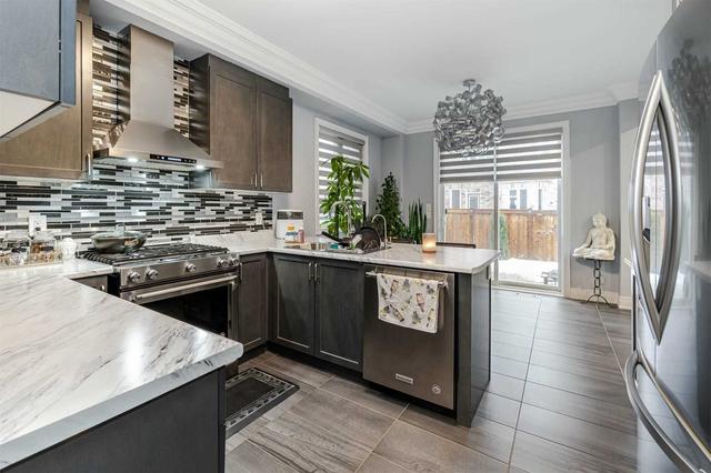 74 Villadown Tr, House semidetached with 3 bedrooms, 3 bathrooms and 3 parking in Brampton ON | Image 7