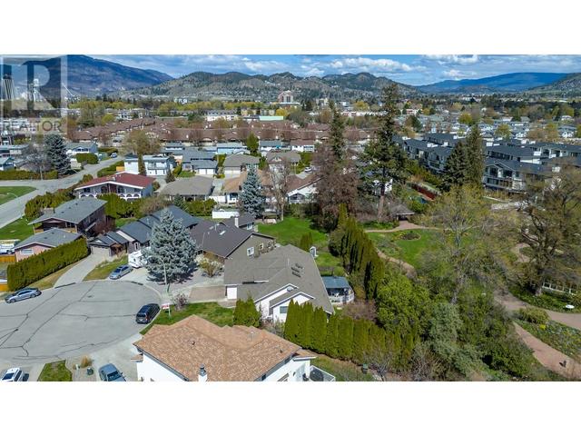 2383 Ayrshire Court, House detached with 3 bedrooms, 3 bathrooms and 2 parking in Kelowna BC | Image 43