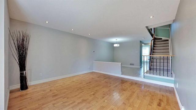 106 Dutch Myrtle Way, Townhouse with 3 bedrooms, 4 bathrooms and 1 parking in Toronto ON | Image 7