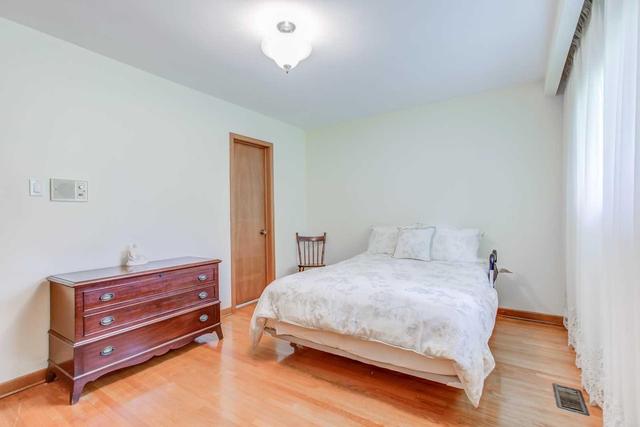 166 Hendon Ave, House detached with 3 bedrooms, 2 bathrooms and 2 parking in Toronto ON | Image 12