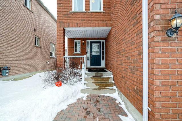 73 Monaco Crct, House attached with 3 bedrooms, 3 bathrooms and 3 parking in Brampton ON | Image 12