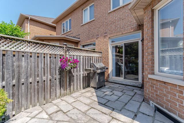 3353 Hayhurst Cres, House attached with 3 bedrooms, 3 bathrooms and 3 parking in Oakville ON | Image 31