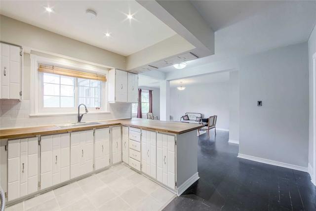993 Caledonia Rd, House detached with 3 bedrooms, 3 bathrooms and 8 parking in Toronto ON | Image 4