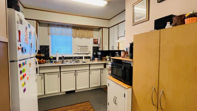 1640 5a Avenue, Home with 3 bedrooms, 1 bathrooms and 1 parking in Wainwright AB | Image 2