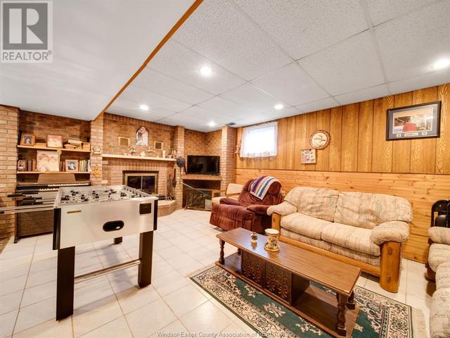 903 Road 2 E, House detached with 5 bedrooms, 2 bathrooms and null parking in Kingsville ON | Image 19