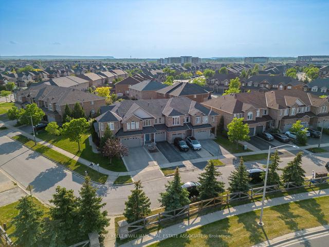 2087 Redstone Cres, House attached with 3 bedrooms, 3 bathrooms and 4 parking in Oakville ON | Image 33
