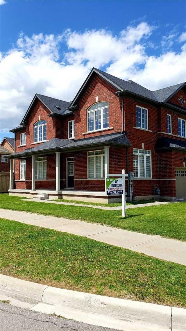 2 Woodchuck Crt, House detached with 5 bedrooms, 4 bathrooms and 4 parking in Vaughan ON | Image 2