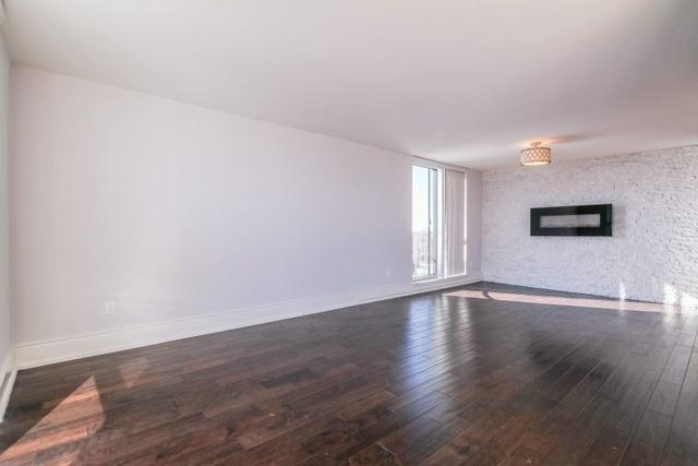 1004 - 20 Harding Blvd W, Condo with 2 bedrooms, 2 bathrooms and 1 parking in Richmond Hill ON | Image 3
