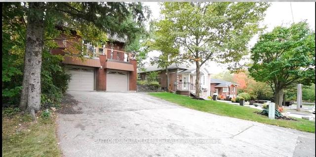 19 Cardell Ave, House detached with 4 bedrooms, 2 bathrooms and 8 parking in Toronto ON | Image 2