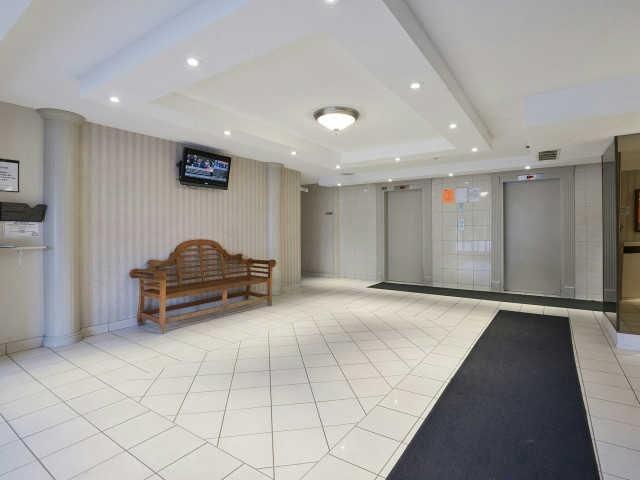 201 - 21 Knightsbridge Rd, Condo with 3 bedrooms, 2 bathrooms and 1 parking in Brampton ON | Image 4