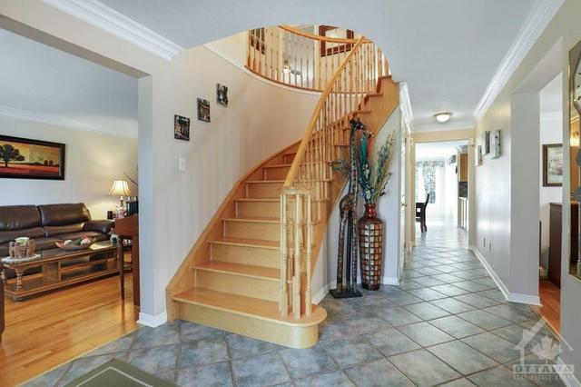 1505 Forest Valley Drive, House detached with 4 bedrooms, 3 bathrooms and 4 parking in Ottawa ON | Image 4