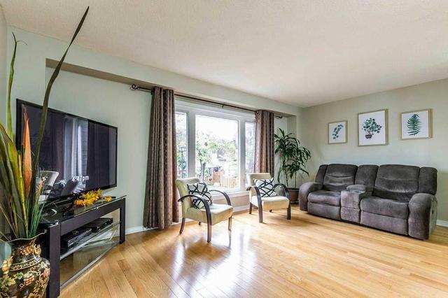 475 Bramalea Rd, Townhouse with 3 bedrooms, 1 bathrooms and 2 parking in Brampton ON | Image 4