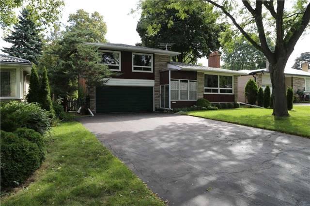 25 Crestwood Dr, House detached with 3 bedrooms, 2 bathrooms and 4 parking in Toronto ON | Image 1