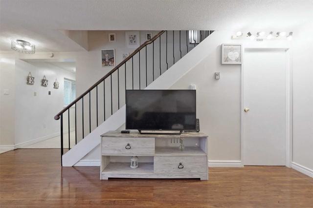 53 - 130 Ling Rd, Townhouse with 3 bedrooms, 2 bathrooms and 1 parking in Toronto ON | Image 2