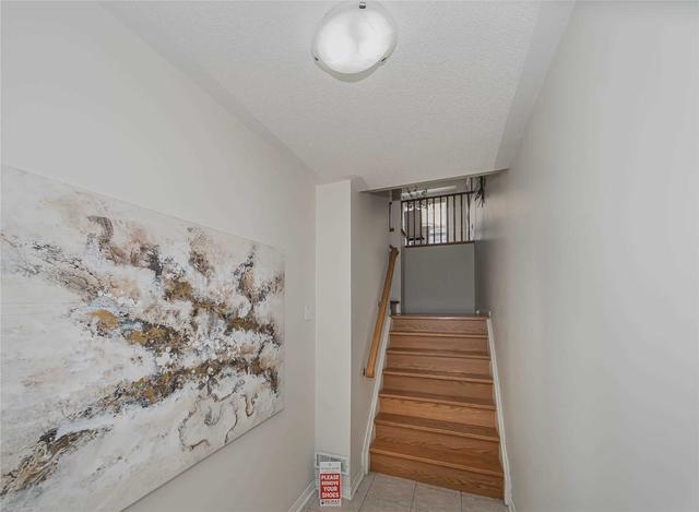 12 Spraggins Lane, Townhouse with 3 bedrooms, 2 bathrooms and 2 parking in Ajax ON | Image 23