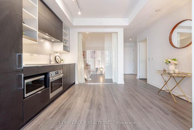 1712 - 20 Edward St, Condo with 2 bedrooms, 1 bathrooms and 0 parking in Toronto ON | Image 4