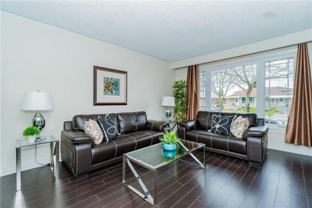 Upper - 3280 Klaiman Dr, House semidetached with 3 bedrooms, 2 bathrooms and 2 parking in Mississauga ON | Image 1