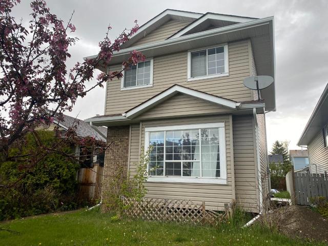 42 Martindale Boulevard Ne, House detached with 4 bedrooms, 3 bathrooms and 2 parking in Calgary AB | Image 2