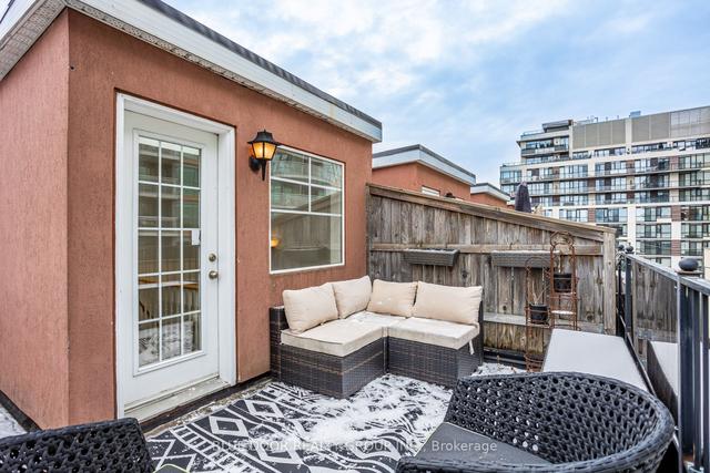 16 - 1970 Bloor St W, House attached with 2 bedrooms, 3 bathrooms and 1 parking in Toronto ON | Image 24