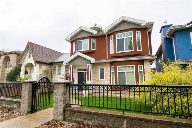 728 E 49th Avenue, House detached with 7 bedrooms, 4 bathrooms and null parking in Vancouver BC | Image 1