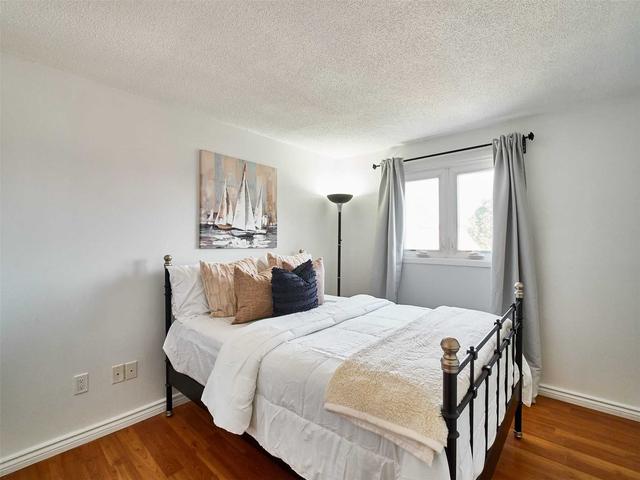 27 Kimbercroft Crt, House detached with 3 bedrooms, 3 bathrooms and 3 parking in Toronto ON | Image 7