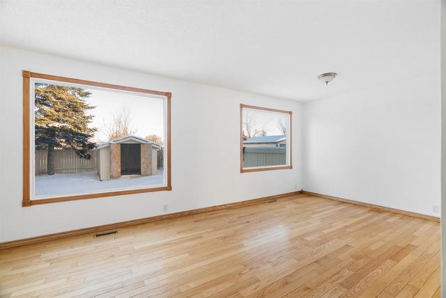 265 Bird Crescent, House detached with 3 bedrooms, 1 bathrooms and 2 parking in Wood Buffalo AB | Image 3