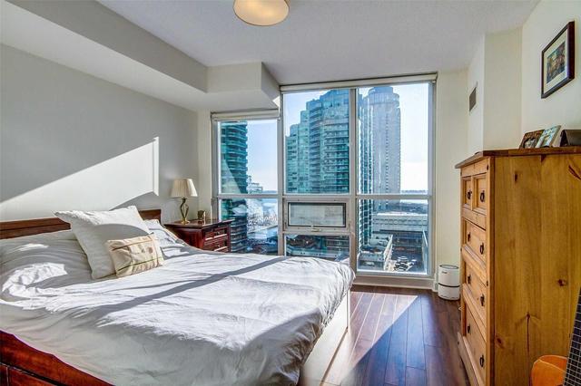 1210 - 18 Harbour St, Condo with 2 bedrooms, 2 bathrooms and 1 parking in Toronto ON | Image 11