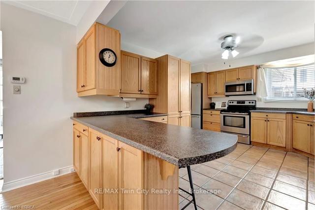 51 Ashgrove Ave, House detached with 3 bedrooms, 2 bathrooms and 3 parking in Brantford ON | Image 3