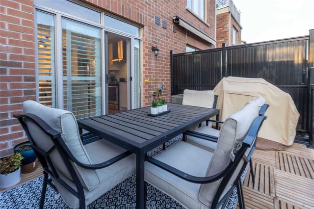 151 Norseman St, Townhouse with 3 bedrooms, 4 bathrooms and 2 parking in Toronto ON | Image 8