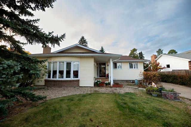 4220 110 Street Nw, House detached with 5 bedrooms, 2 bathrooms and 4 parking in Edmonton AB | Image 1